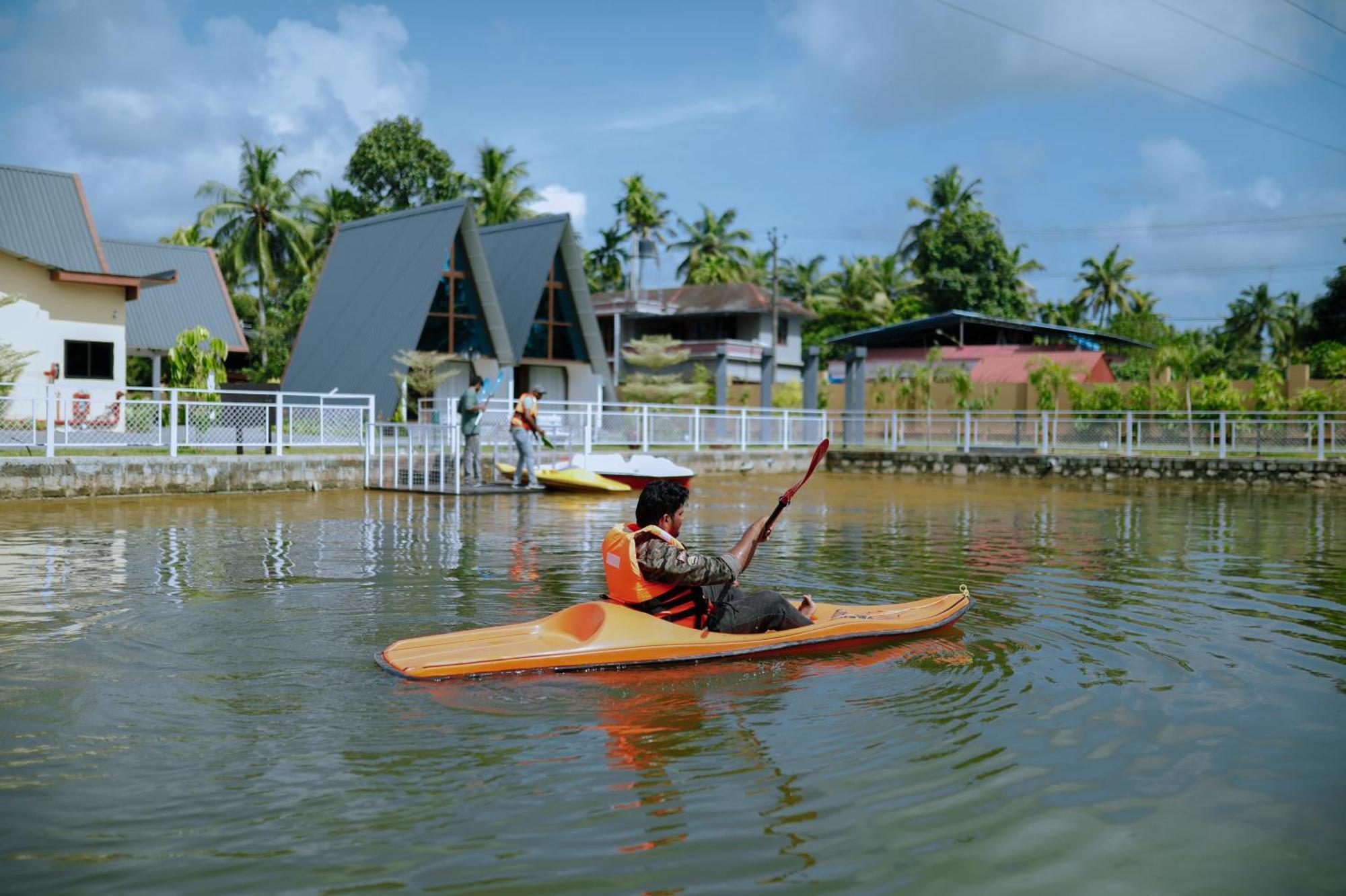 Leela'S 7Th Heaven Resort & Spa Trikunnapuzha Bagian luar foto