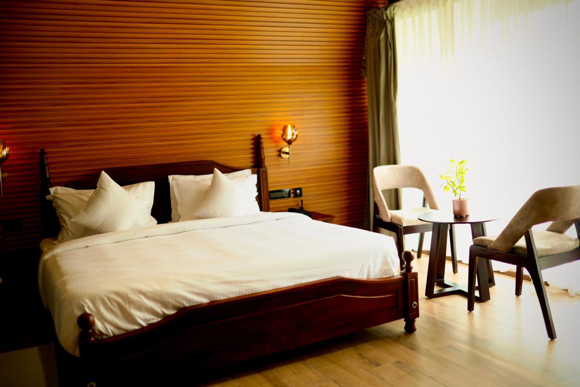 Leela'S 7Th Heaven Resort & Spa Trikunnapuzha Bagian luar foto