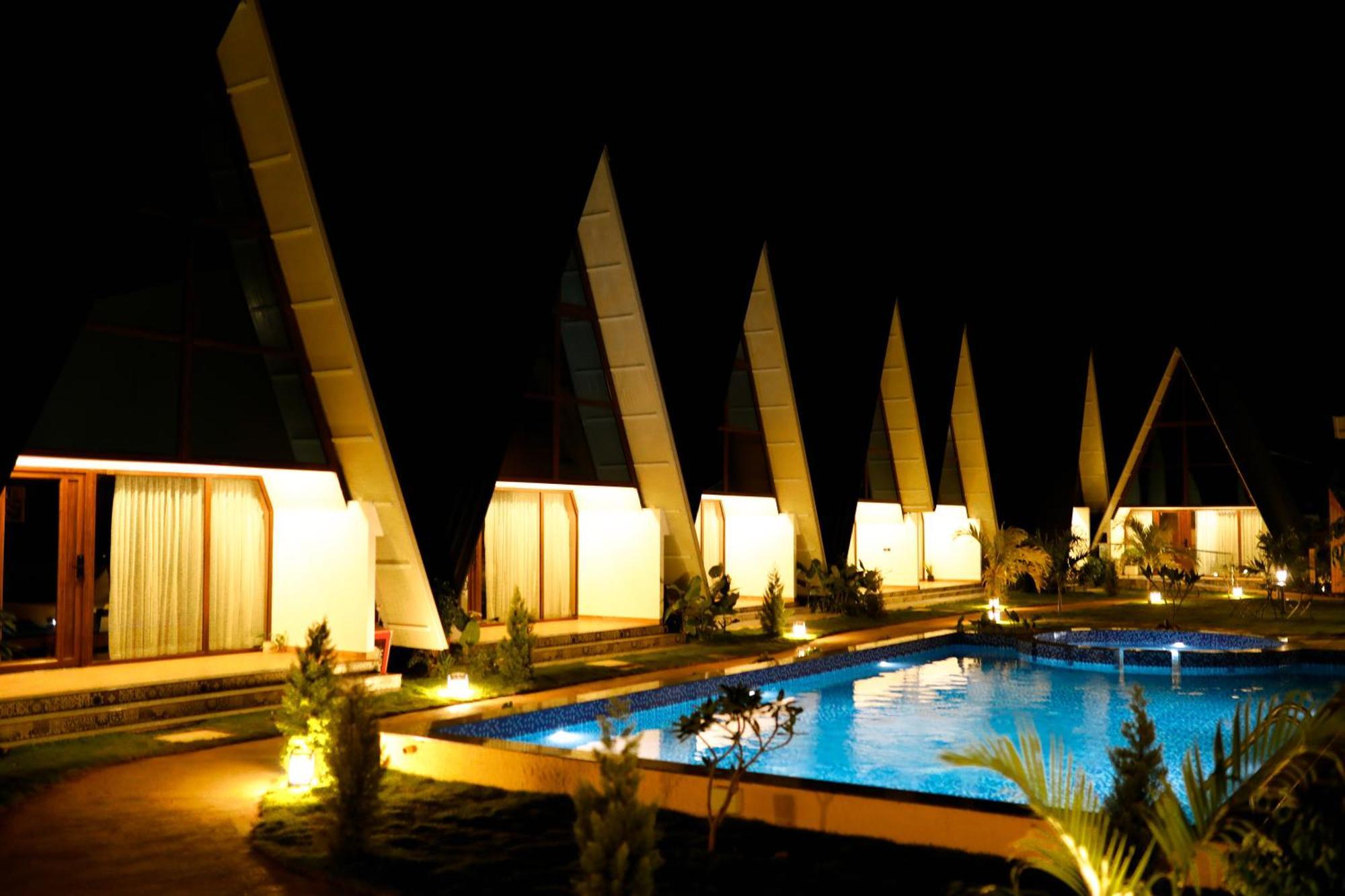 Leela'S 7Th Heaven Resort & Spa Trikunnapuzha Bagian luar foto
